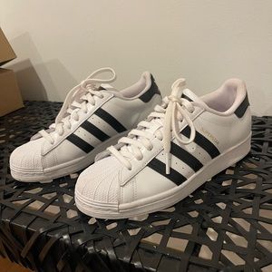 Women’s adidas SUPERSTAR SHOES size 8.5